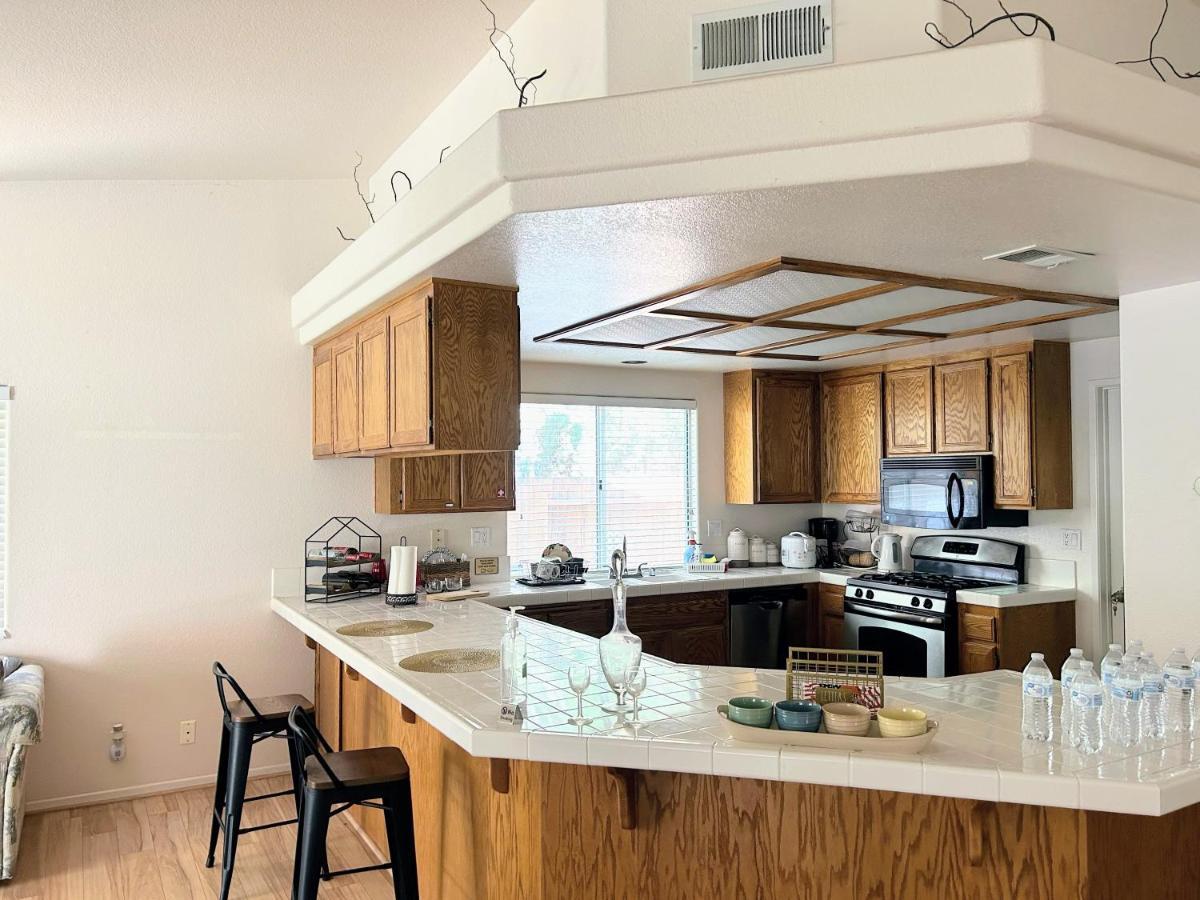 Golden Saddle Suite With Tv And Private Bathroom 헤멧 외부 사진