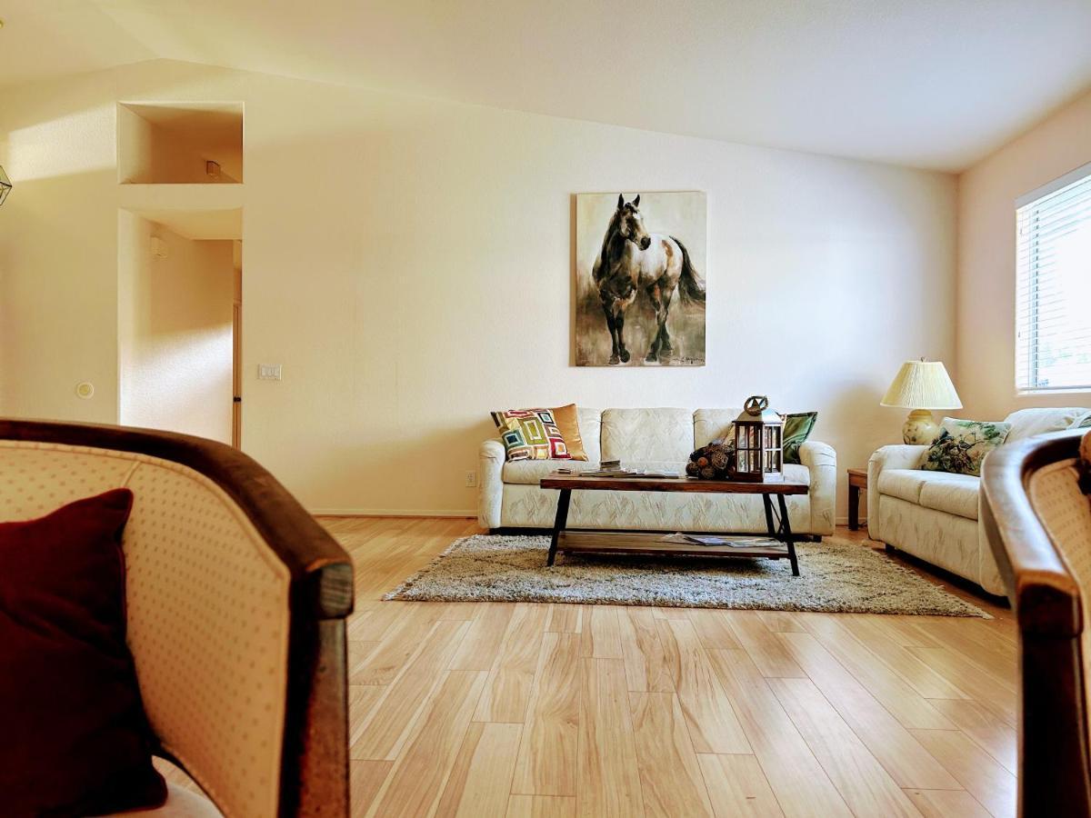 Golden Saddle Suite With Tv And Private Bathroom 헤멧 외부 사진