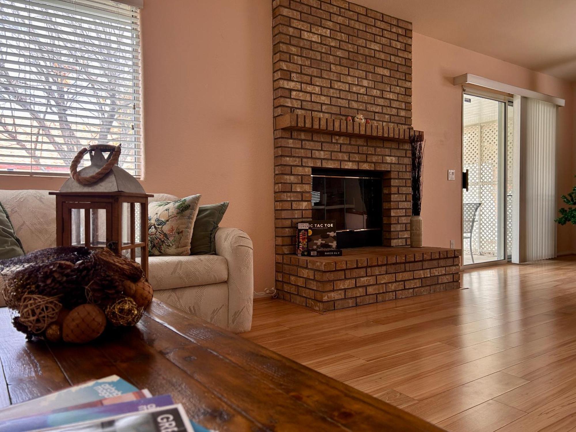 Golden Saddle Suite With Tv And Private Bathroom 헤멧 외부 사진