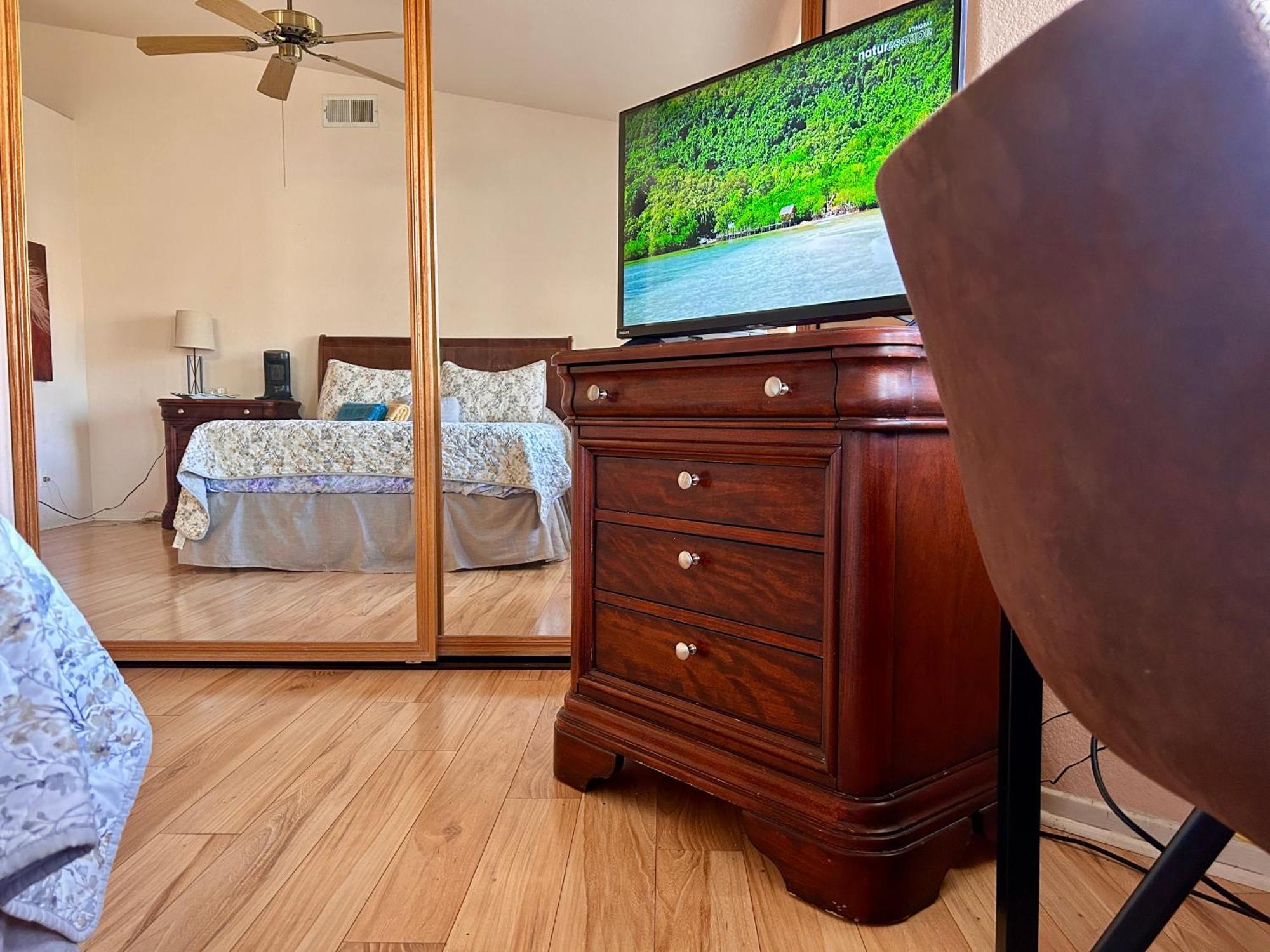 Golden Saddle Suite With Tv And Private Bathroom 헤멧 외부 사진